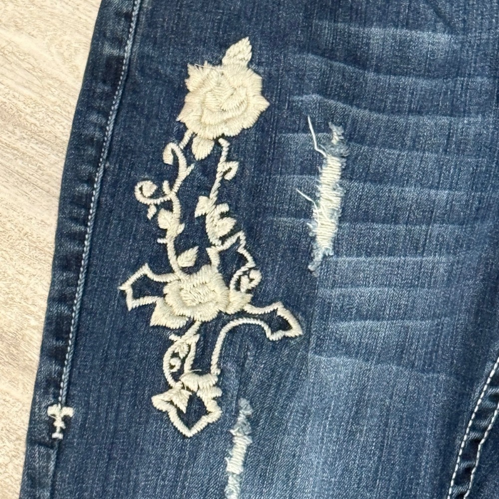 Roses and Truth Blue Denim‎ Jeans Cross Floral Embroidered Distressed Flare 29 - Picture 2 of 8